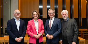 Gruppenbild mit Dr. Tim Müller, Dr. Christiane Tietz, Hendrik Hering, Dieter Skala